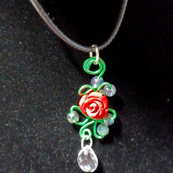 Vine and rose pendant handmade glass beads dew rhinestone diamond green red gems - Picture 6 of 6